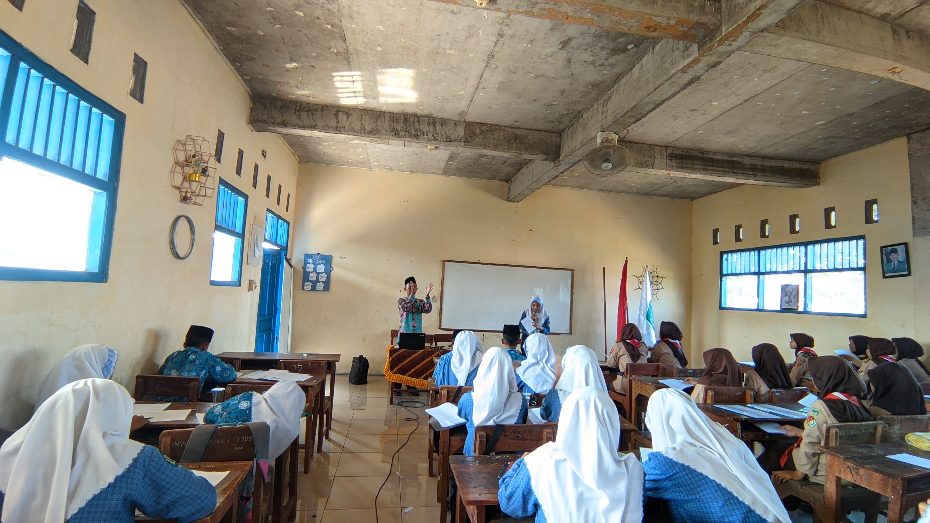 Materi Public Speaking oleh Waka Humas